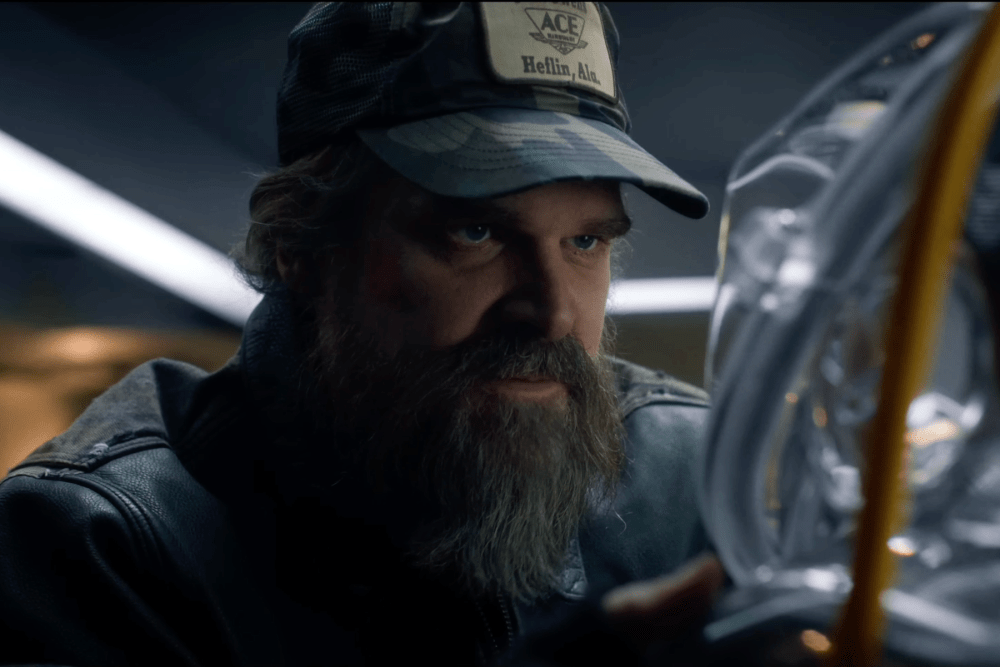 DAVID HARBOUR RIVELA L’INATTESO POTERE DI HOPPER: “MI HA CAMBIATO LA&nbsp;VITA”