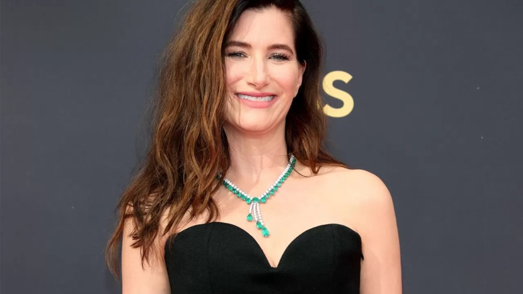 DISNEY PUNTA TUTTO SU RAPUNZEL: KATHRYN HAHN È LA NUOVA MADRE GOTHEL NEL LIVE-ACTION CHE FA GIÀ&nbsp;DISCUTERE