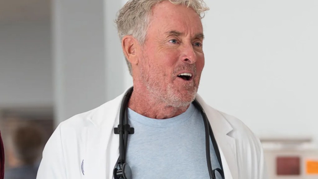 JOHN C. MCGINLEY SBARCA A COMICON 2026: IL DR. COX È PRONTO A SCATENARE IL CAOS A&nbsp;NAPOLI