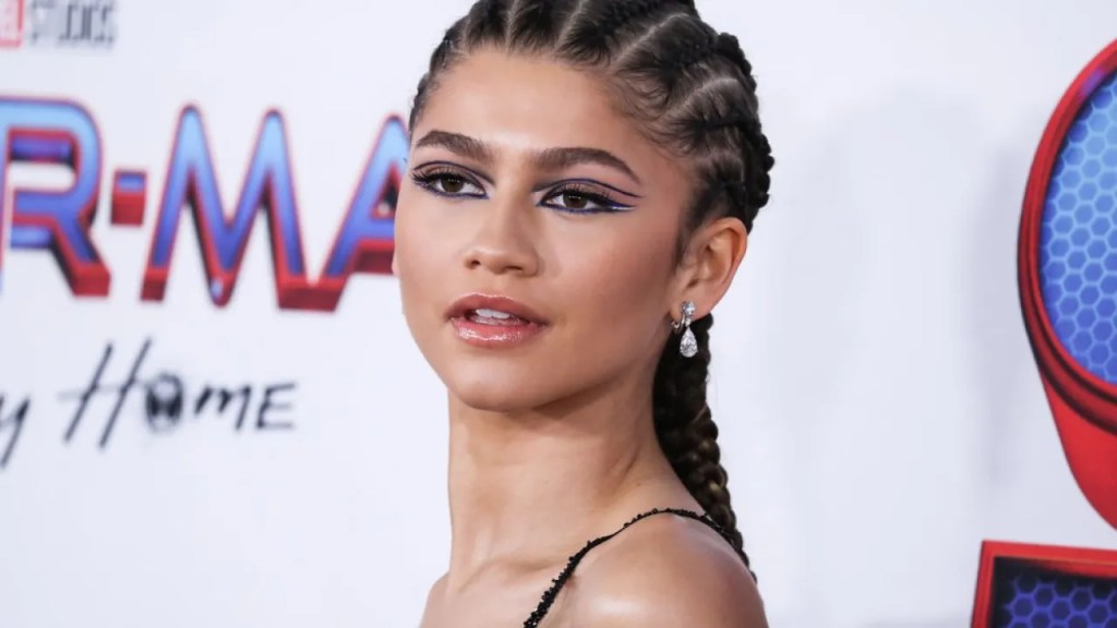 ZENDAYA ROMPE IL SILENZIO: IL CONSIGLIO ALLA SÉ ADOLESCENTE CHE STA COMMUOVENDO IL WEB