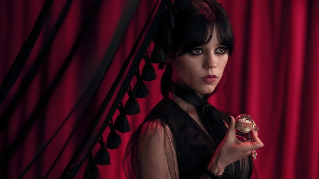 JENNA ORTEGA SVELA IL LATO OSCURO DI MERCOLEDÌ: “È UN RUOLO CHE TI&nbsp;DIVORA!”