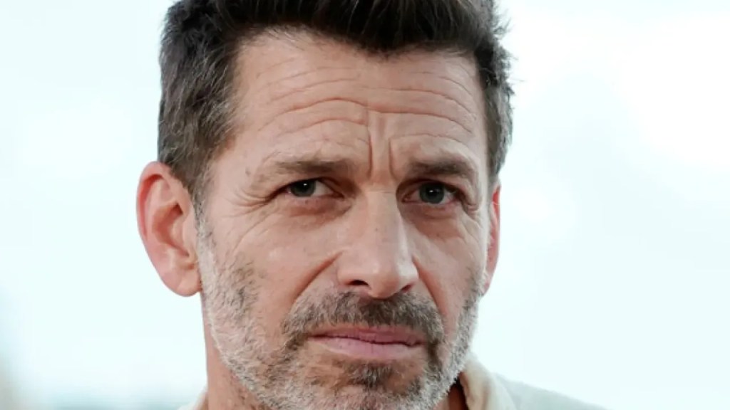 ZACK SNYDER RIACCENDE IL CAOS: LA FOTO IN WARNER BROS. FA IMPAZZIRE I&nbsp;FAN
