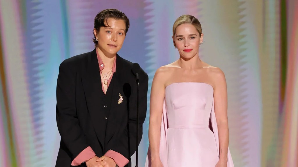 EMILIA CLARKE E EMMA D’ARCY SCATENANO IL CAOS AGLI EMMY: IL MOMENTO TARGARYEN CHE NESSUNO SI&nbsp;ASPETTAVA